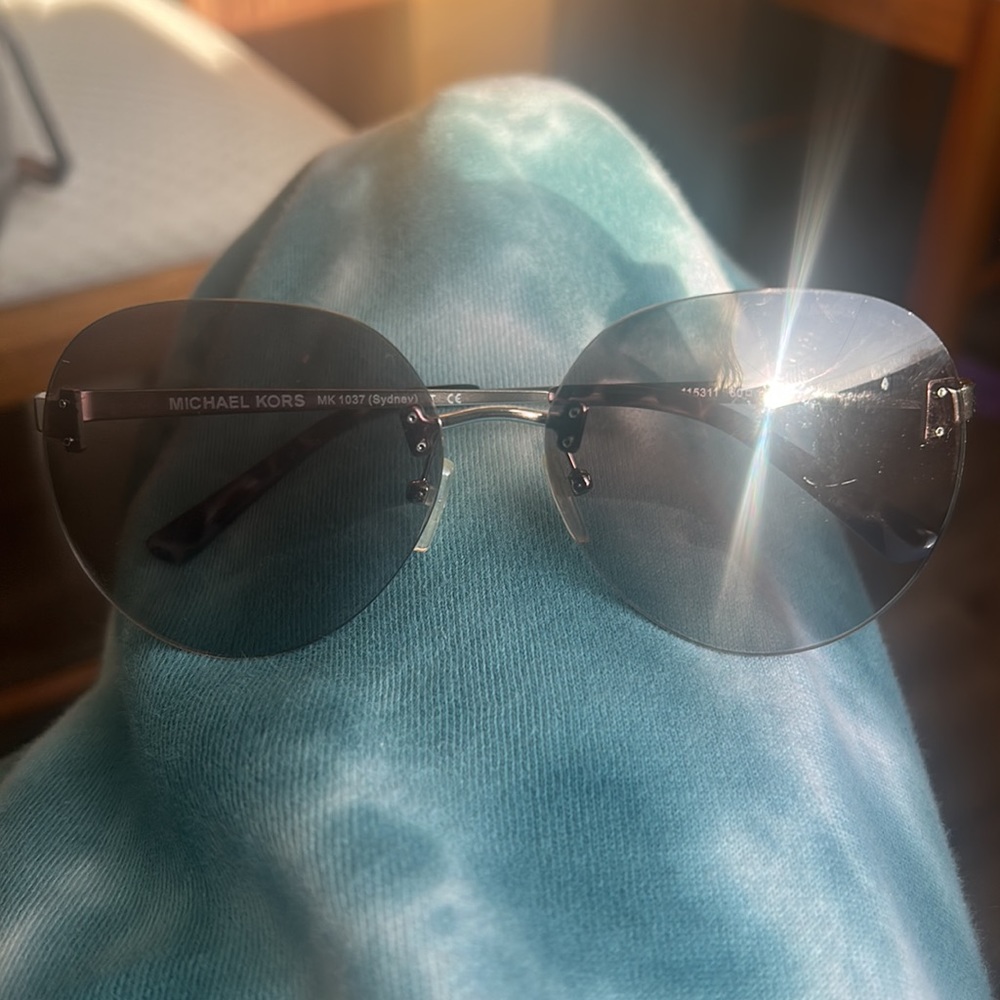 Black and silver sunnies! Barely worn Michael Kors style : sydney